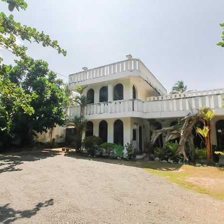 Oyo 459 Barasti Beach Resort Kalutara Exterior photo